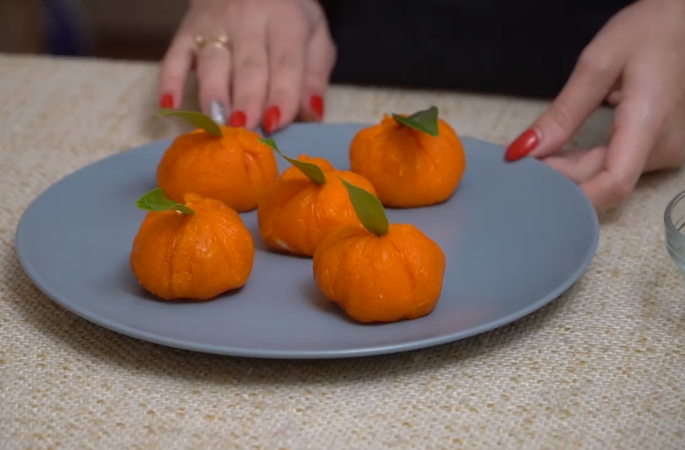 салат «Мандаринки з куркою»